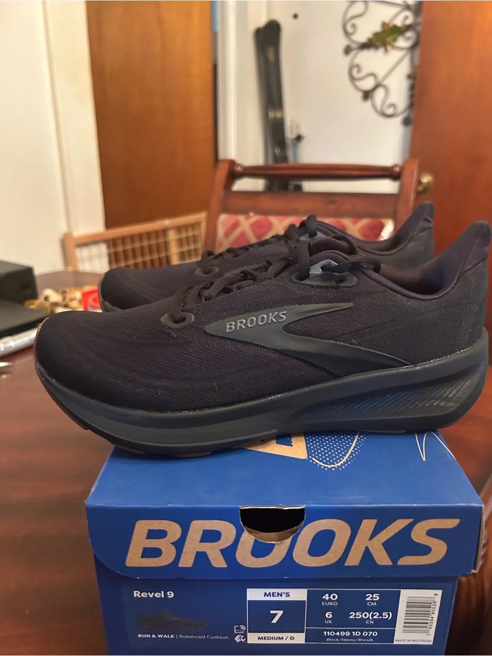 Brooks Men's Athletic Shoes in Black with Brown Outsole